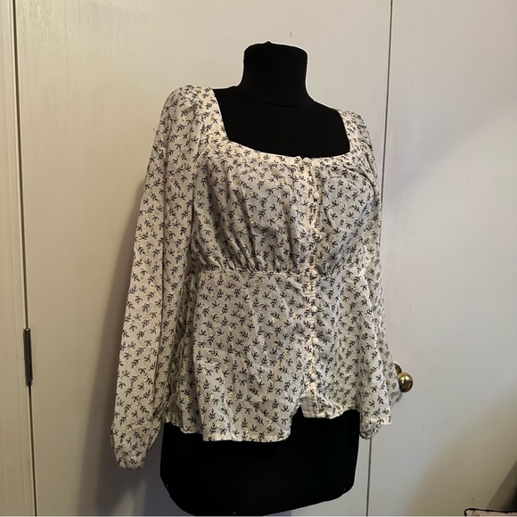 NWOT Old Navy Bell Sleeve Top - Picture 1 of 4